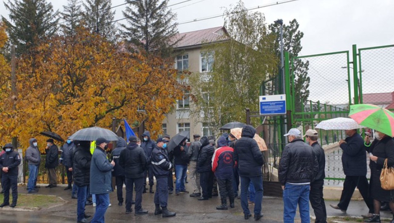 Moldova elections: Polling stations open in Transnistria security zone