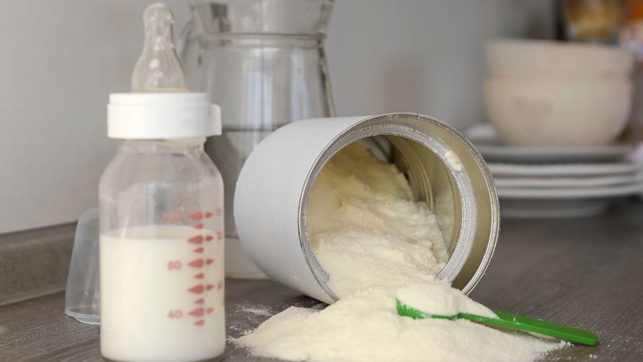 ANSA retrage din comerț un lot de lapte praf Nestlé pentru bebeluși