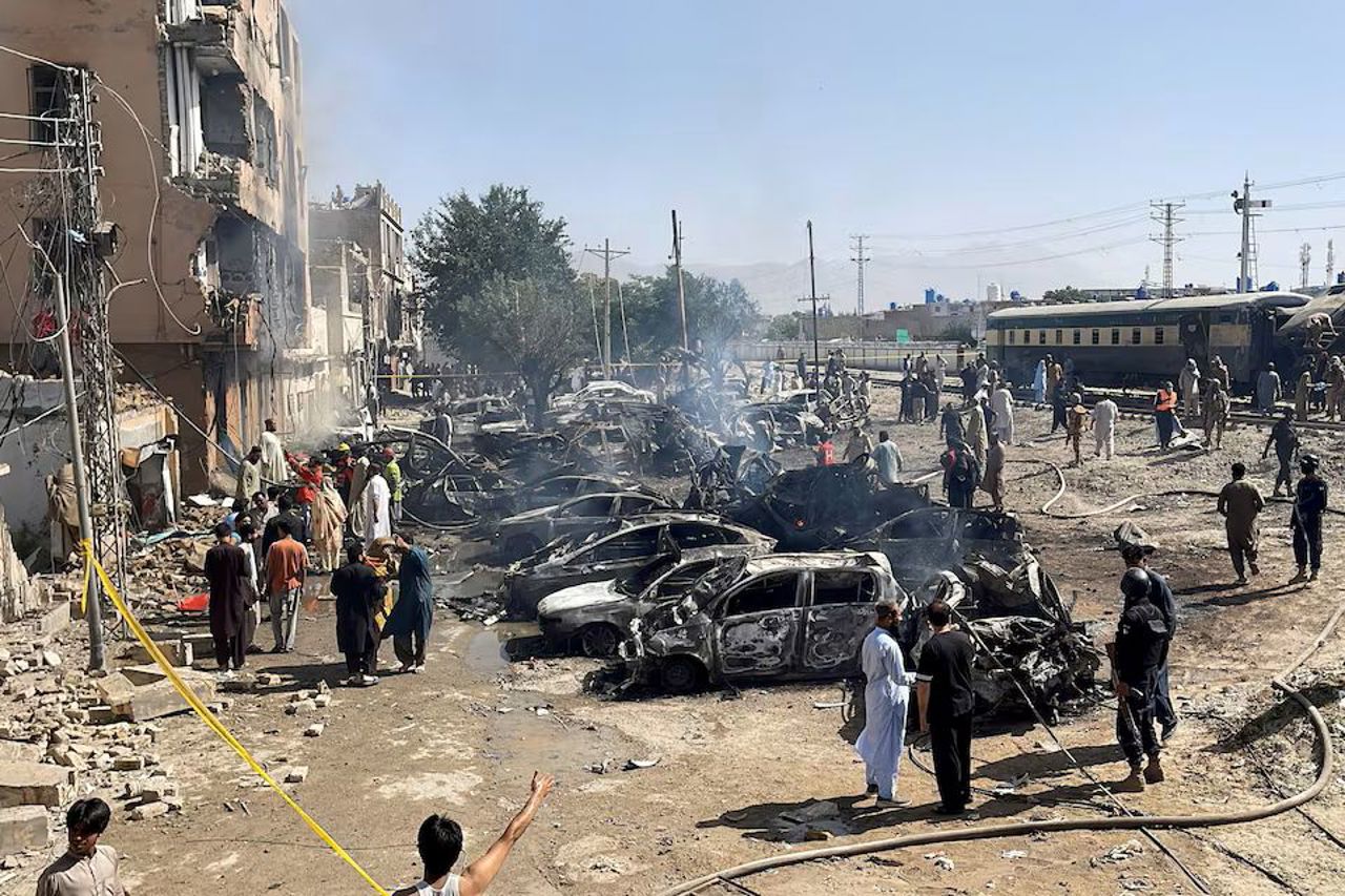 Pakistan: Cel puțin 24 de morți și zeci de răniți într-un atac cu bombă asupra unui tren
