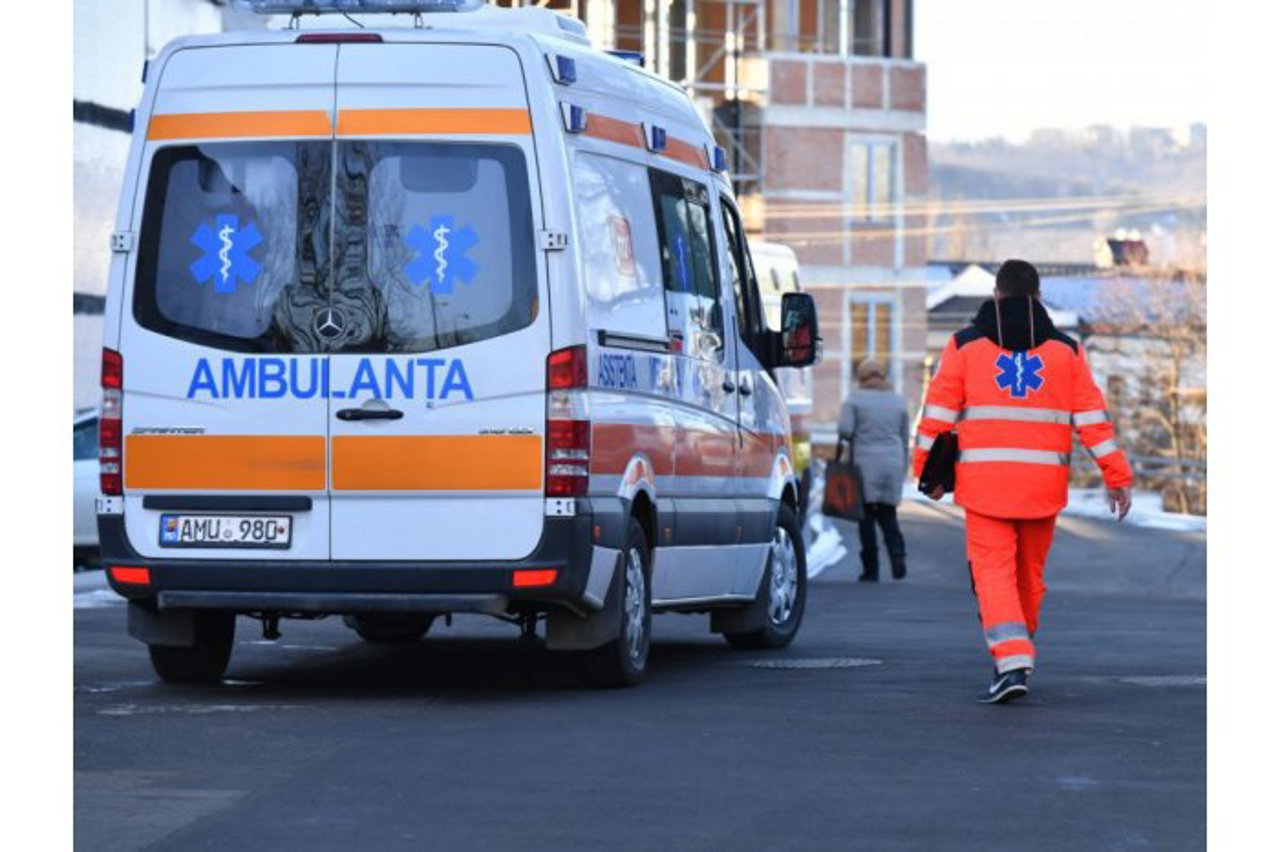 O echipă de medici de pe ambulanță a fost agresată în raionul Strășeni