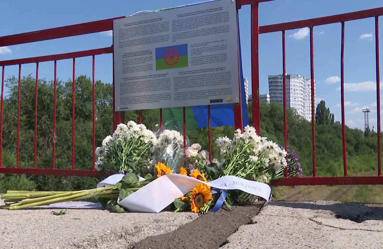 In memoriam victimelor Holocaustului: O placă comemorativă, inaugurată la Podul de la Gara Visterniceni din Chișinău 