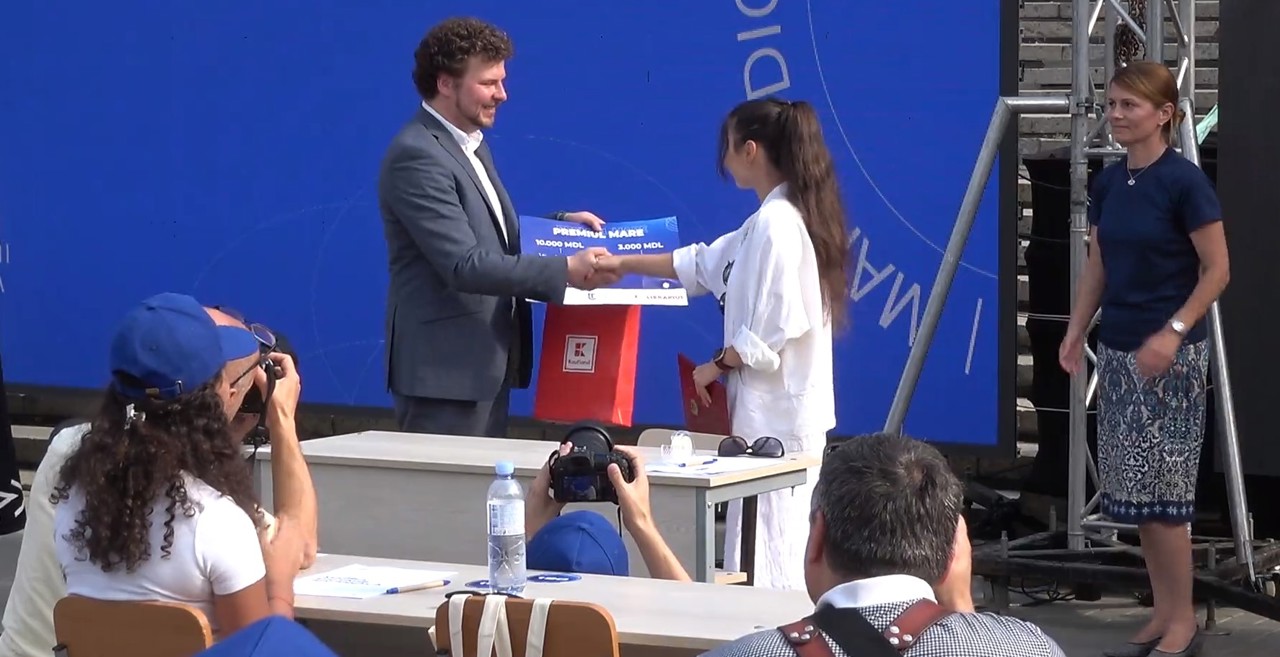 Au fost premiați finaliștii concursului de eseuri „De ce Republica Moldova trebuie să fie parte a Uniunii Europene”