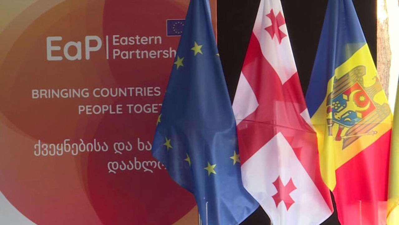 Burse pentru tinerii moldoveni la Școala Europeană a Parteneriatului Estic din Georgia