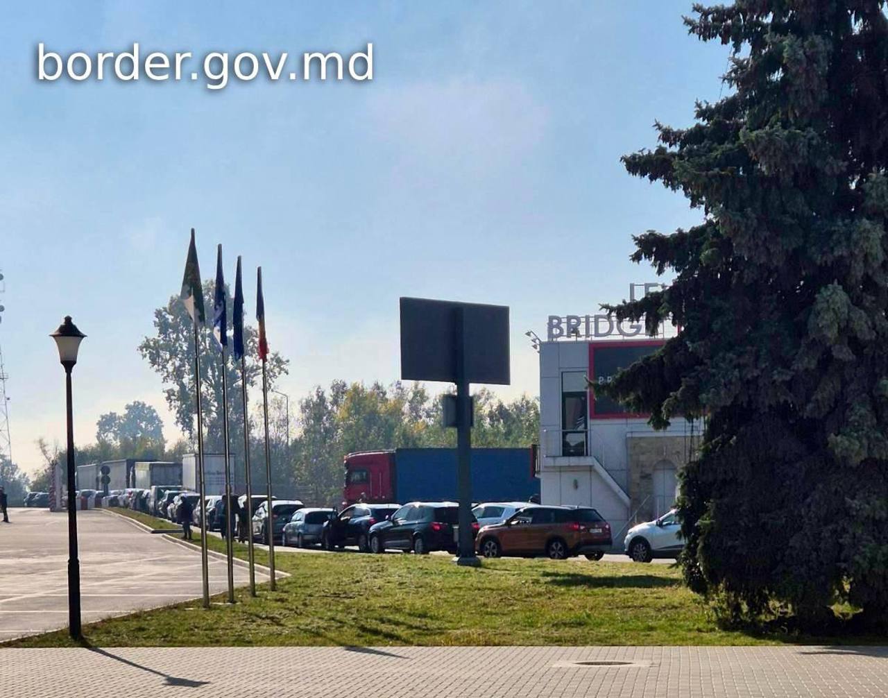 Heavy traffic at Sculeni Customs. Increased flow of cars on the way out of the Republic of Moldova