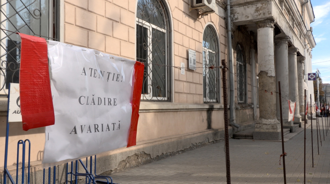 Clădirea Bibliotecii „B. P. Hasdeu”, monument istoric în degradare