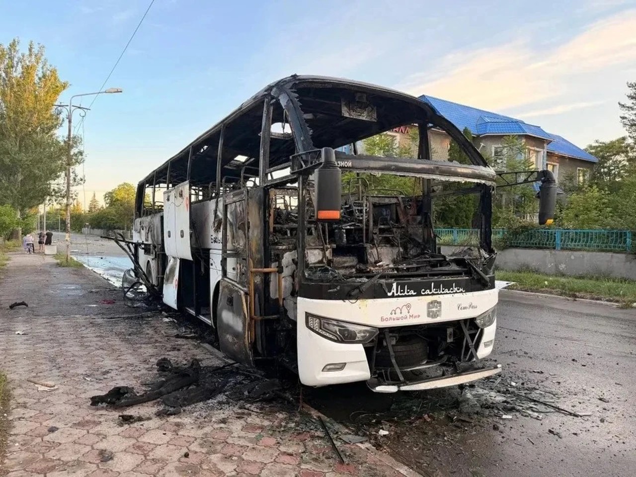 Drone strikes kill 7 in Donetsk as swarms target Sankt-Petersburg
