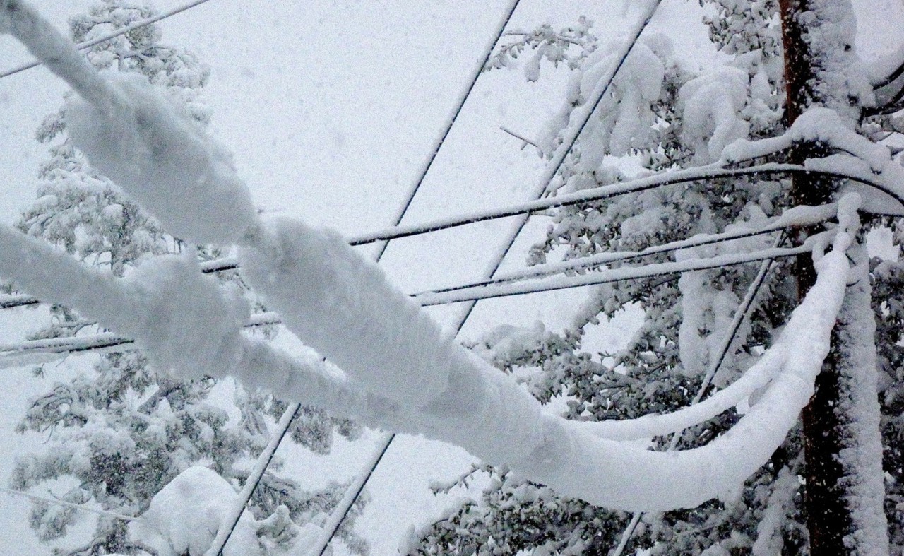 Ministerul Energiei: Echipele operative sunt pregătite să intervină în cazul defecțiunilor rețelelor electrice provocate de ninsorile prognozate