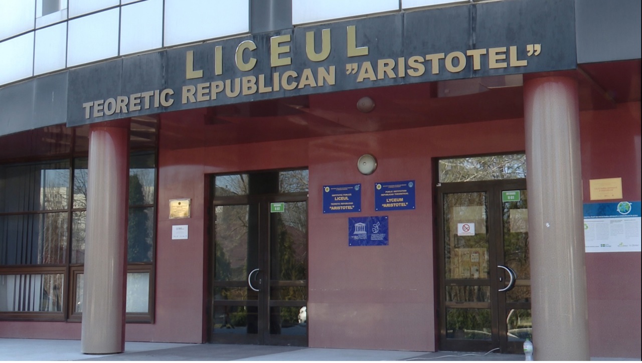 Sute de elevi de la „Aristotel” și „Artico” învață în clădiri nedate în exploatare: „Este o răspundere juridică personală a factorilor de decizie”
