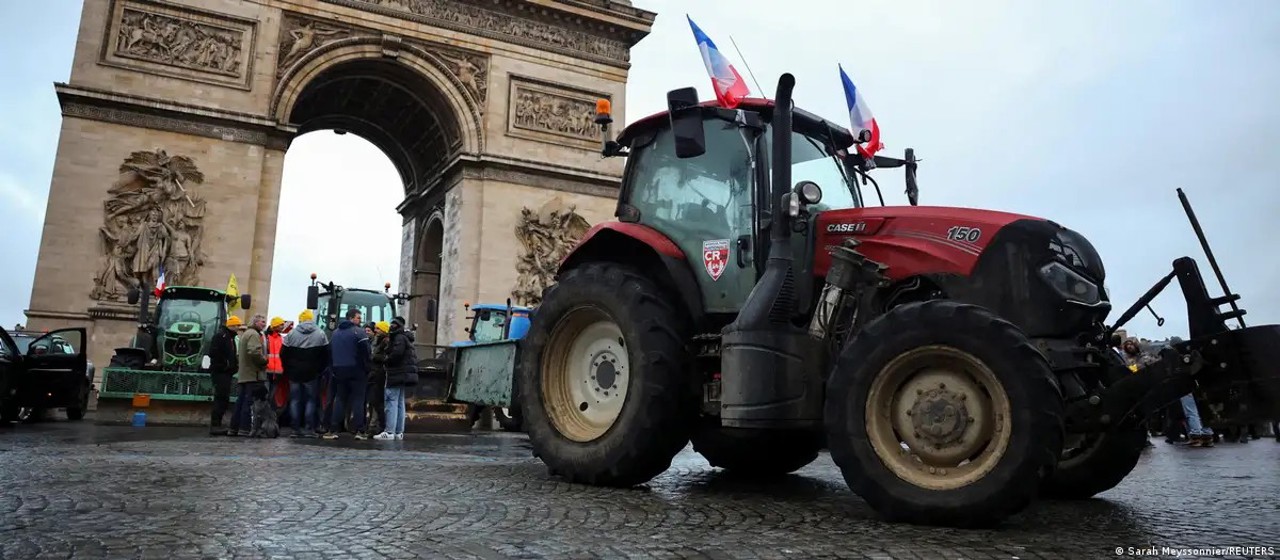 Paris protests erupt as Italy switches sides in major EU trade vote