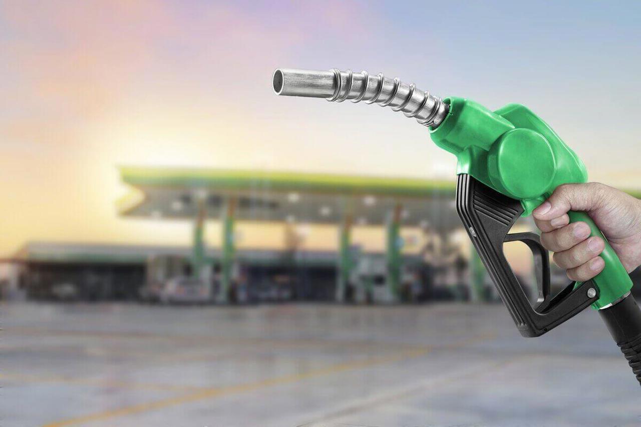 Болгария приостановила экспорт топлива из-за санкций против «Роснефти» и «Лукойла»