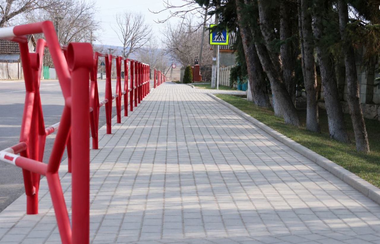 Trotuare noi în patru raioane din nordul țării. Lucrările vor costa aproape 8 milioane de lei