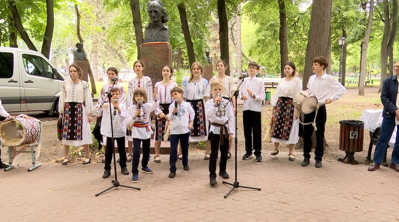 Poezia lui Vieru, simbol al unității: Festivalul care îi celebrează creația a debutat la Chișinău