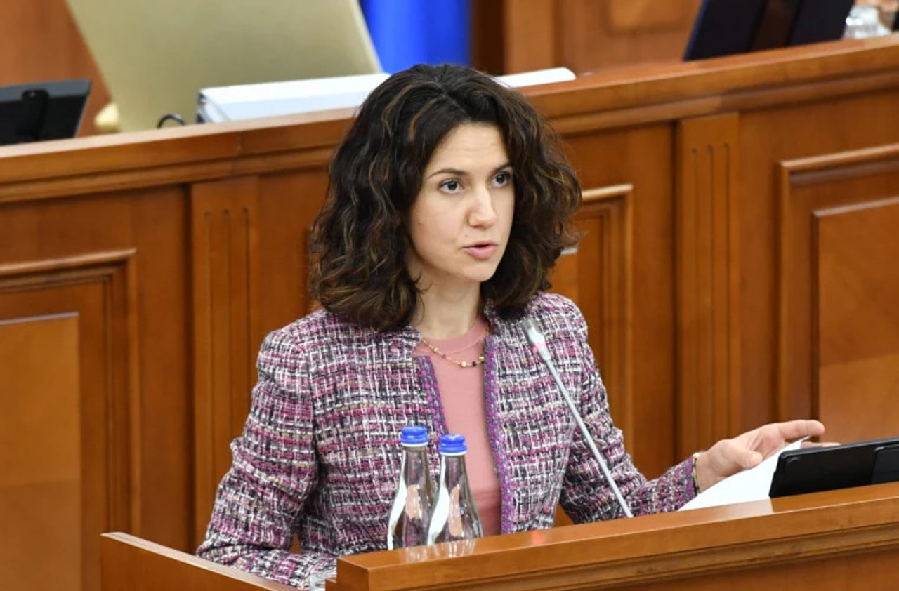 Олеся Стамате объясняет роль новых членов ВСМ, назначенных не из числа судей