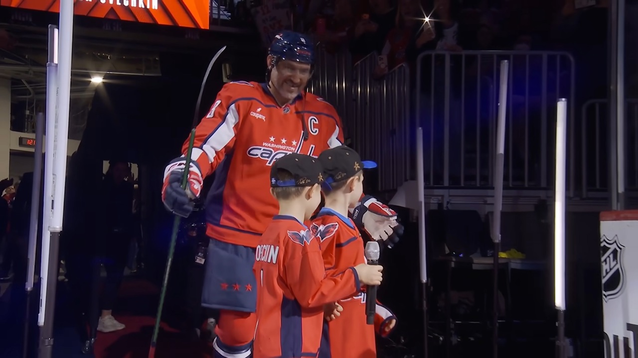 Aleksandr Ovecikin, prezentat de fiii lui la meciul echipei Washington Capitals