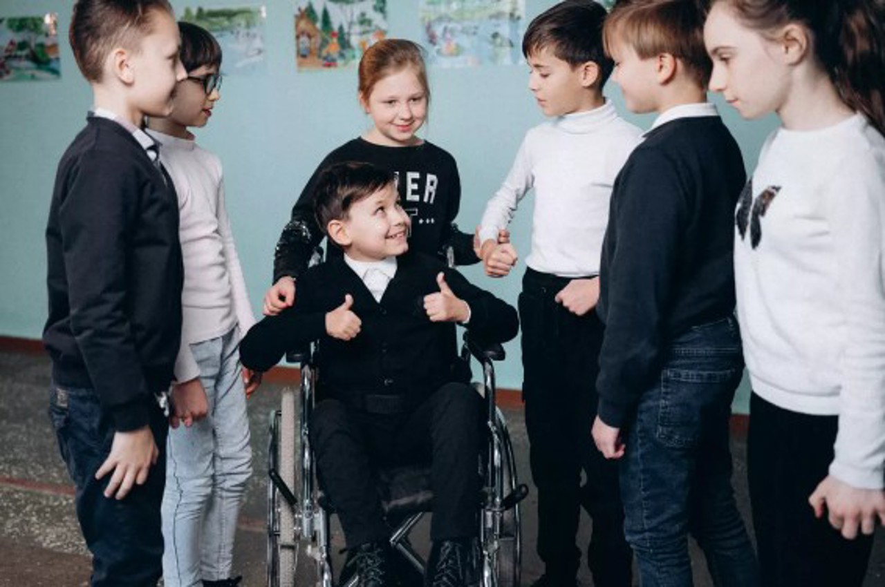 Copiii cu nevoi speciale din școlile mici vor primi sprijin la ei acasă: proiect-pilot, lansat în trei raioane