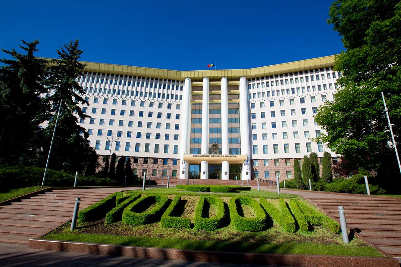 Votat în Guvern: Clădirea Legislativului revine în administrarea Parlamentului, după 17 ani