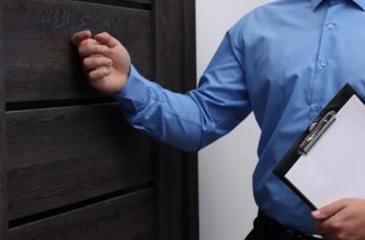 O nouă metodă de înșelăciune: Nu le oferiți date personale pretinșilor polițiști care invocă un „viitor referendum”