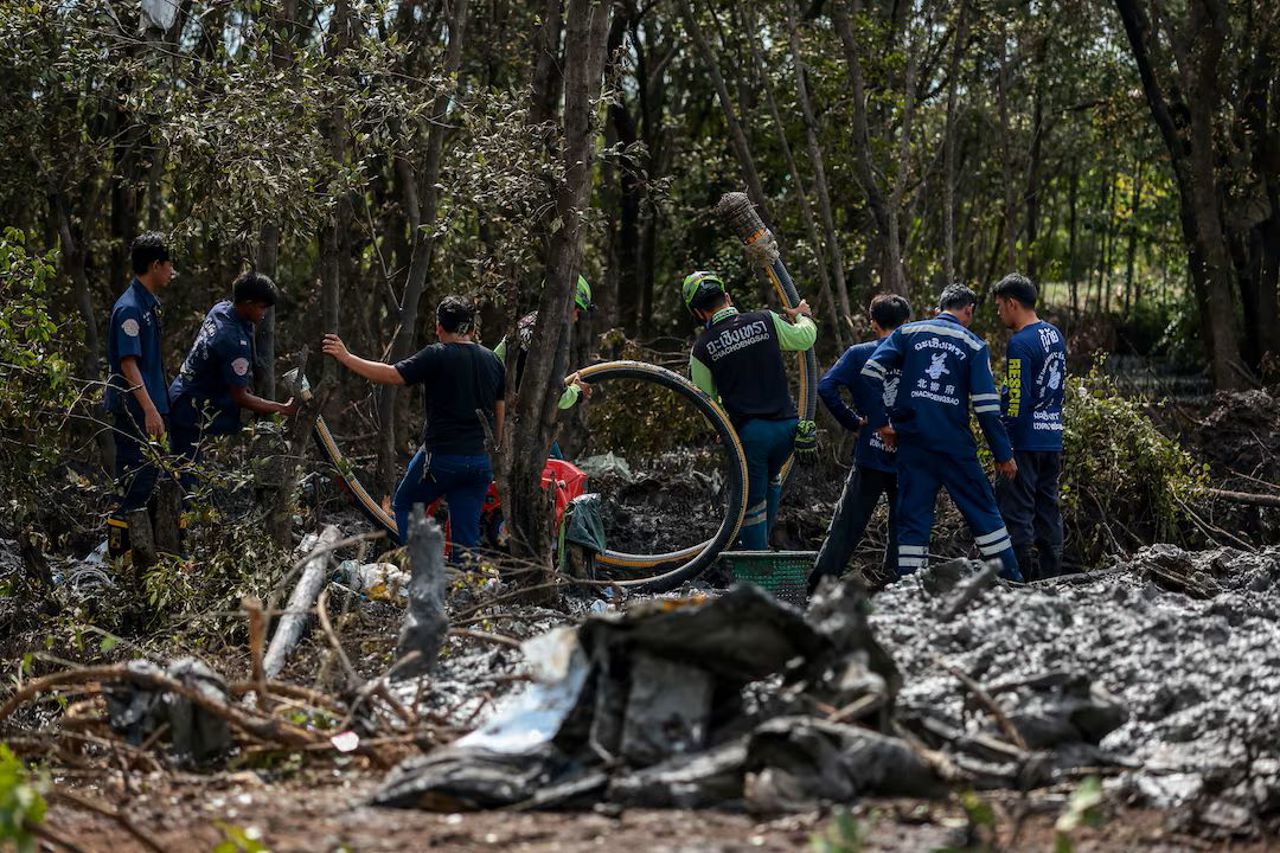 Accident aviatic în Thailanda: Un avion cu nouă oameni la bord s-a prăbușit în junglă