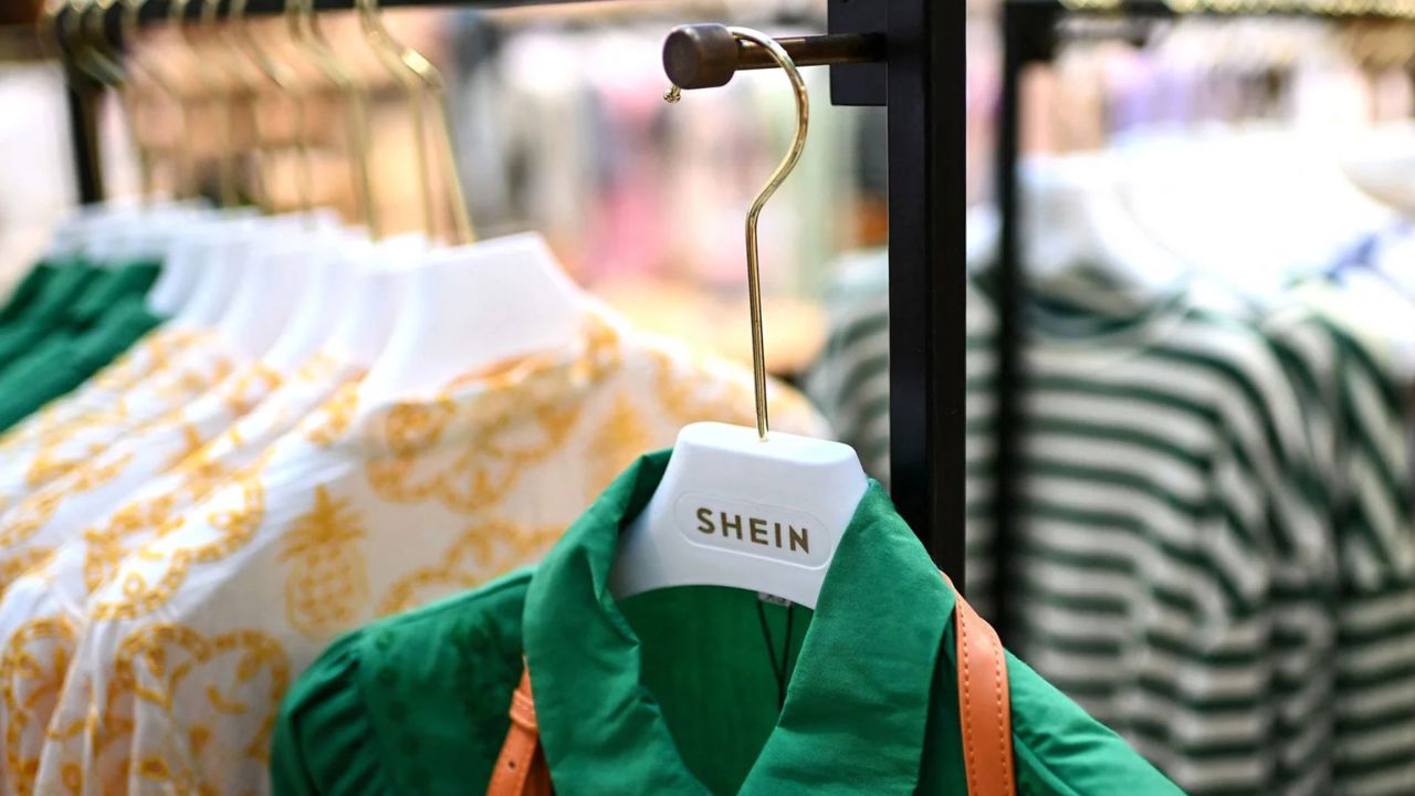 STUDIU | Substanțe periculoase în haine și încălțăminte comandate pe platforma Shein