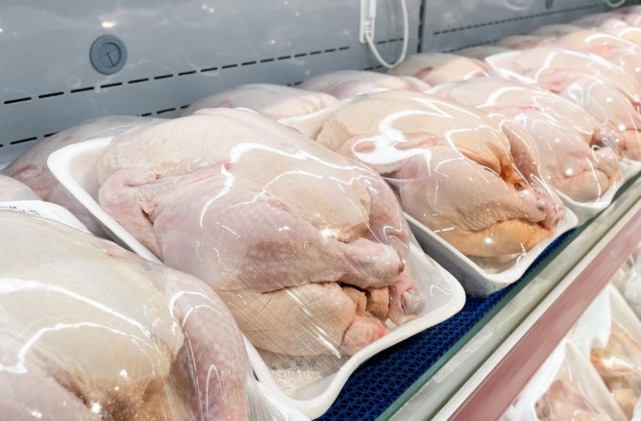 Sistarea importului de carne de pasăre din Ucraina: Piața internă nu va avea deficit, spun producătorii autohtoni