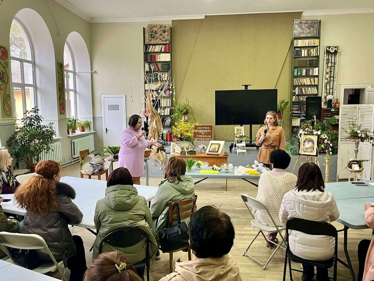 40 de ani printre flori: povestea unei profesoare care transformă pasiunea în meserie