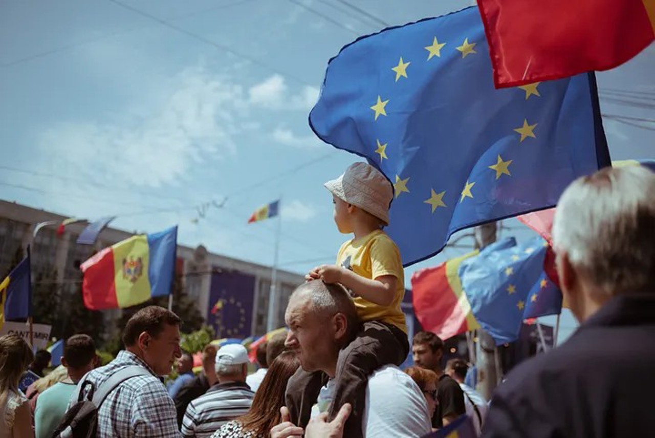 Raport: „Progres sesizabil” în implementarea recomandărilor Comisiei Europene, esențiale pentru deschiderea negocierilor de aderare la UE