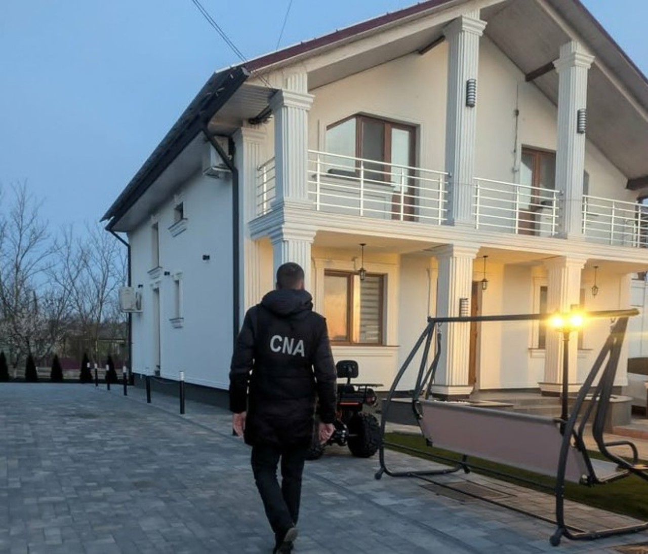 Mită de până la 35.000 de lei pentru lucrări publice de construcție neconforme: Cinci persoane, reținute în nordul R. Moldova