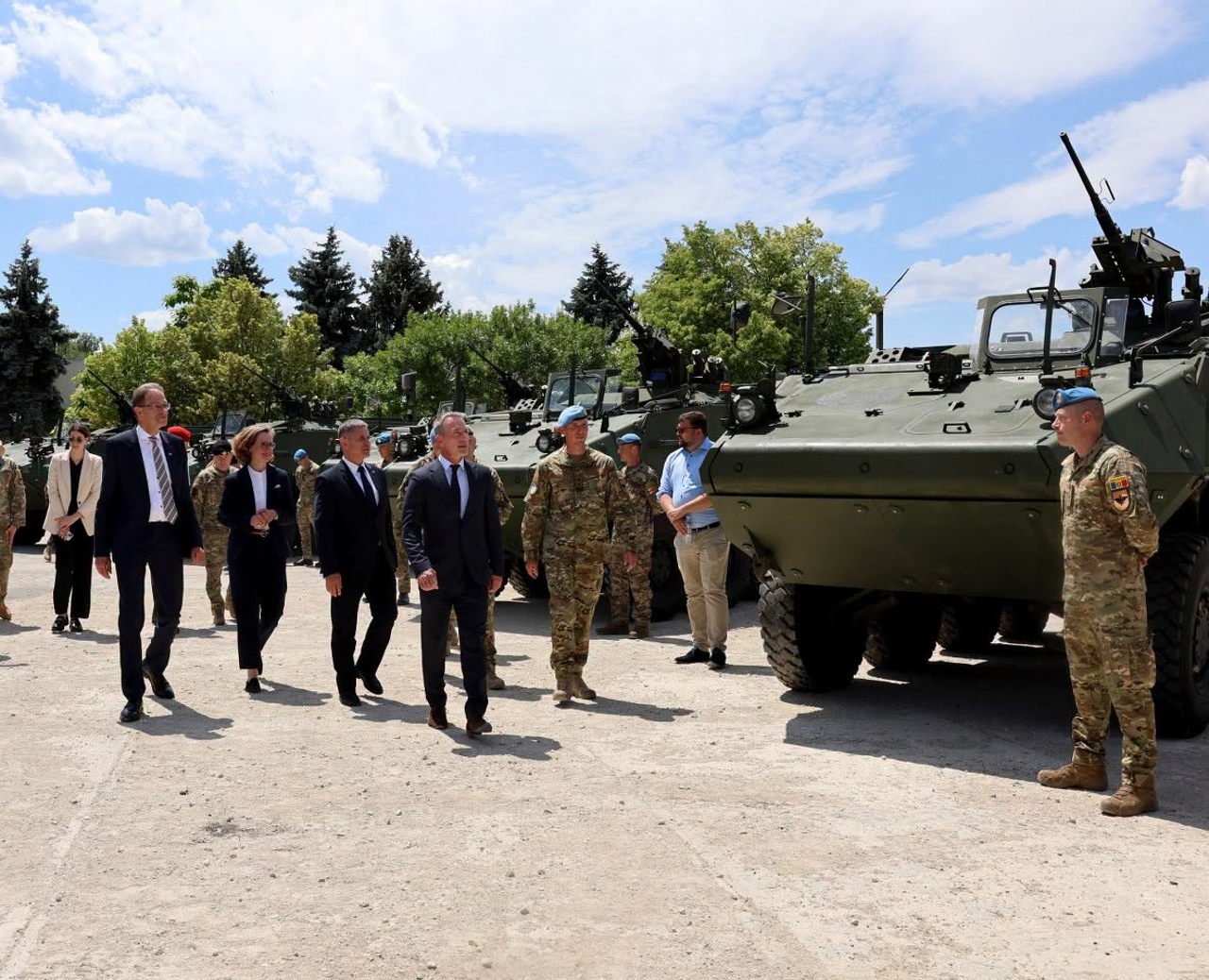 Vot în lectură finală: Tehnica militară și armamentul scoase din uz vor putea fi vândute, închiriate sau donate