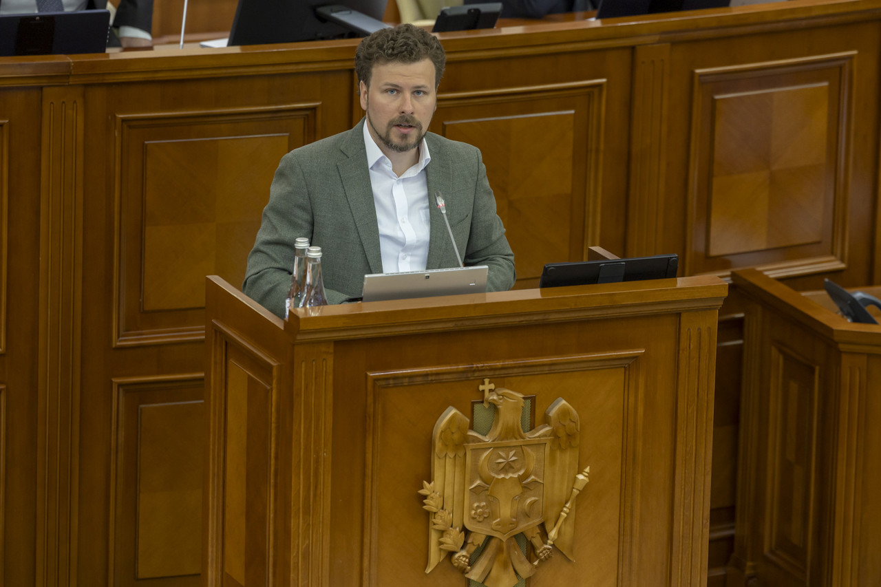 Agenții teritoriale subordonate MEC, în locul direcțiilor raionale de învățământ: Reforma „Restart”, votată în prima lectură