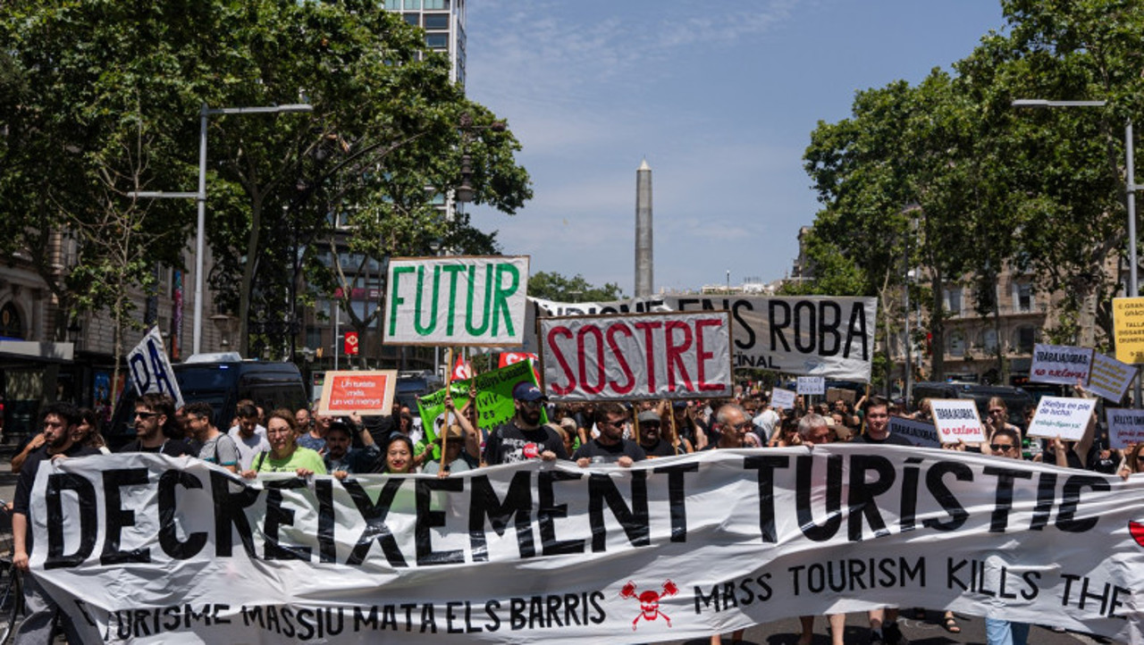 Mii de oameni  au protestat în mai multe orașe din sudul Europei față de turismul excesiv