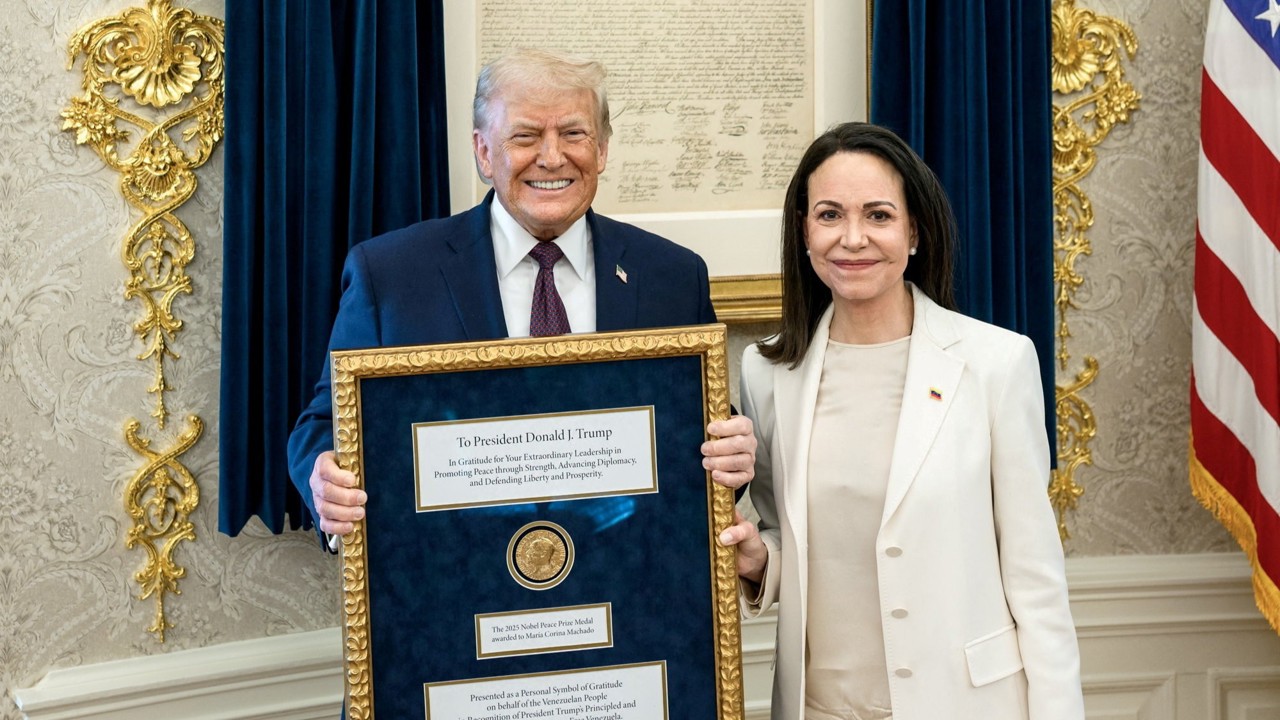 Gest simbolic la Casa Albă: Maria Corina Machado îi dă lui Trump medalia Nobel