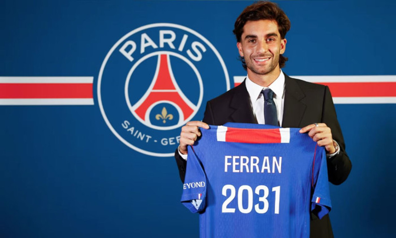 Paris Saint-Germain l-a transferat pe atacantul spaniol Ferran Torres 