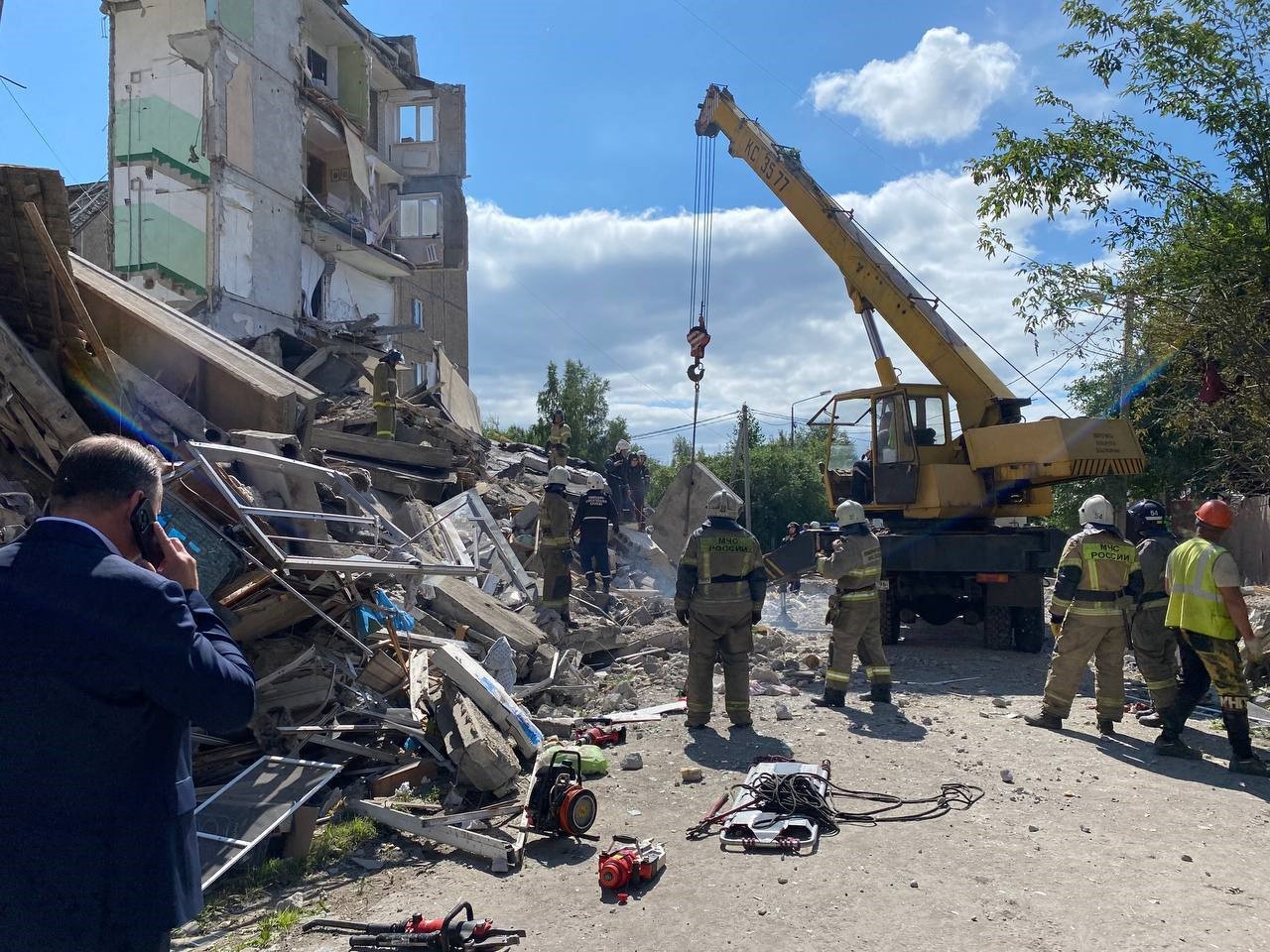 Apartment block in Russia collapses after gas explosion