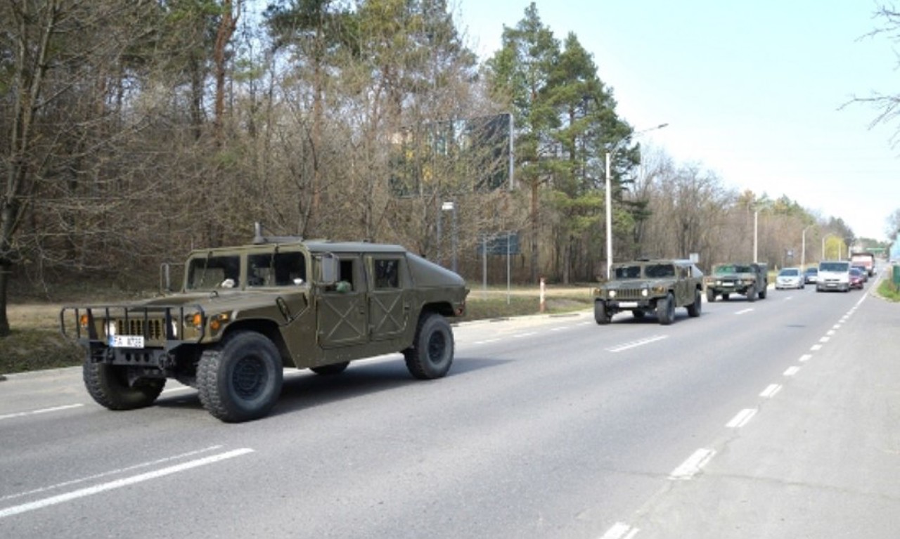 Министерство обороны сообщает о передвижении военной техники по национальным дорогам в центре и на севере страны