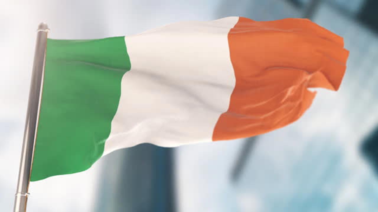 Corespondență//Irlandezii preferă să păstreze femeia ocupată cu „sarcinile domestice” în Constituție