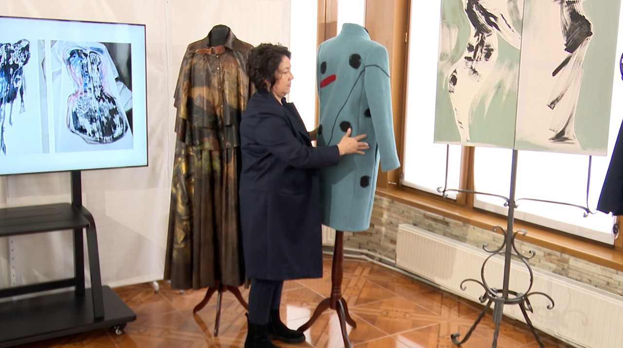 „Eul din noi” - expoziție de vestimentație și grafică ce poate fi văzută la Chișinău   