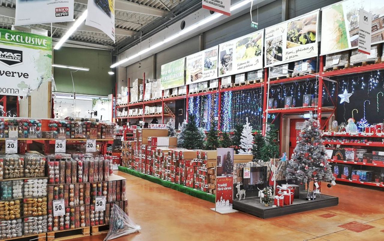 Artificial Christmas tree safety: Agency warns against toxic materials