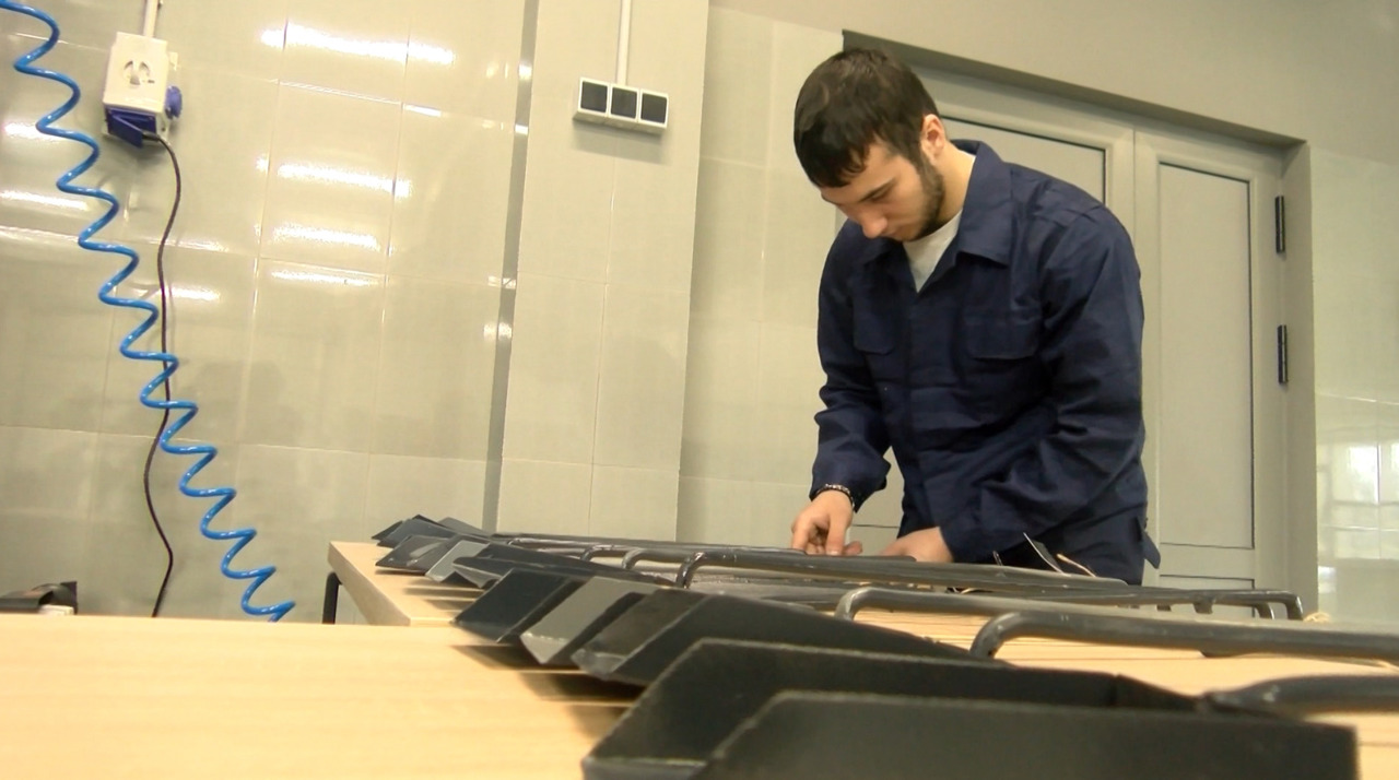 Elevii unui colegiu din Soroca învață o meserie și o transformă în afacere