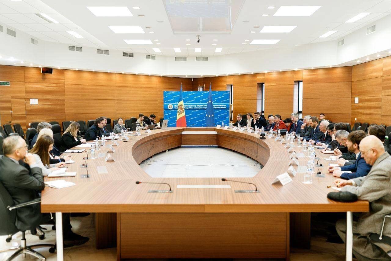 Глава молдавской дипломатии обсудил с послами стран-членов ЕС, аккредитованными в Кишинэу