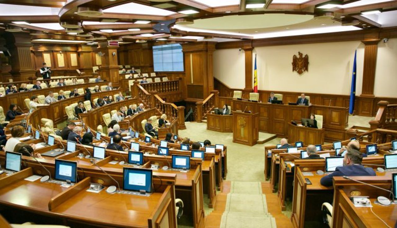  LIVE Deputații se întrunesc în ședință: Evaluarea judecătorilor, dezvoltarea afacerilor și ratificarea unor acorduri cu UE - pe ordinea de zi