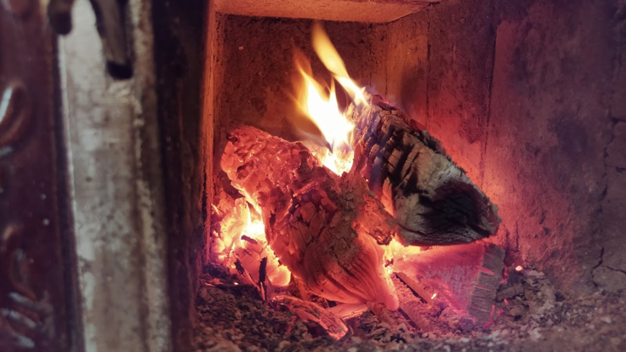 Doi bărbați ar fi murit intoxicați cu monoxid de carbon, la Sângerei. Pericolul sobelor, amintit de IGSU