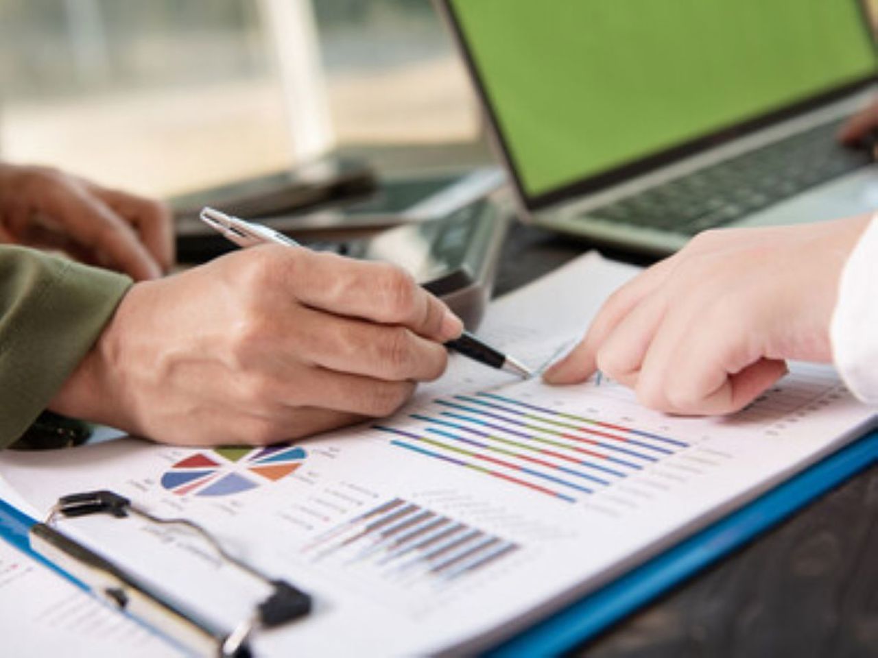 Băncile și firmele de asigurări, obligații noi față de clienți, din 25 octombrie 