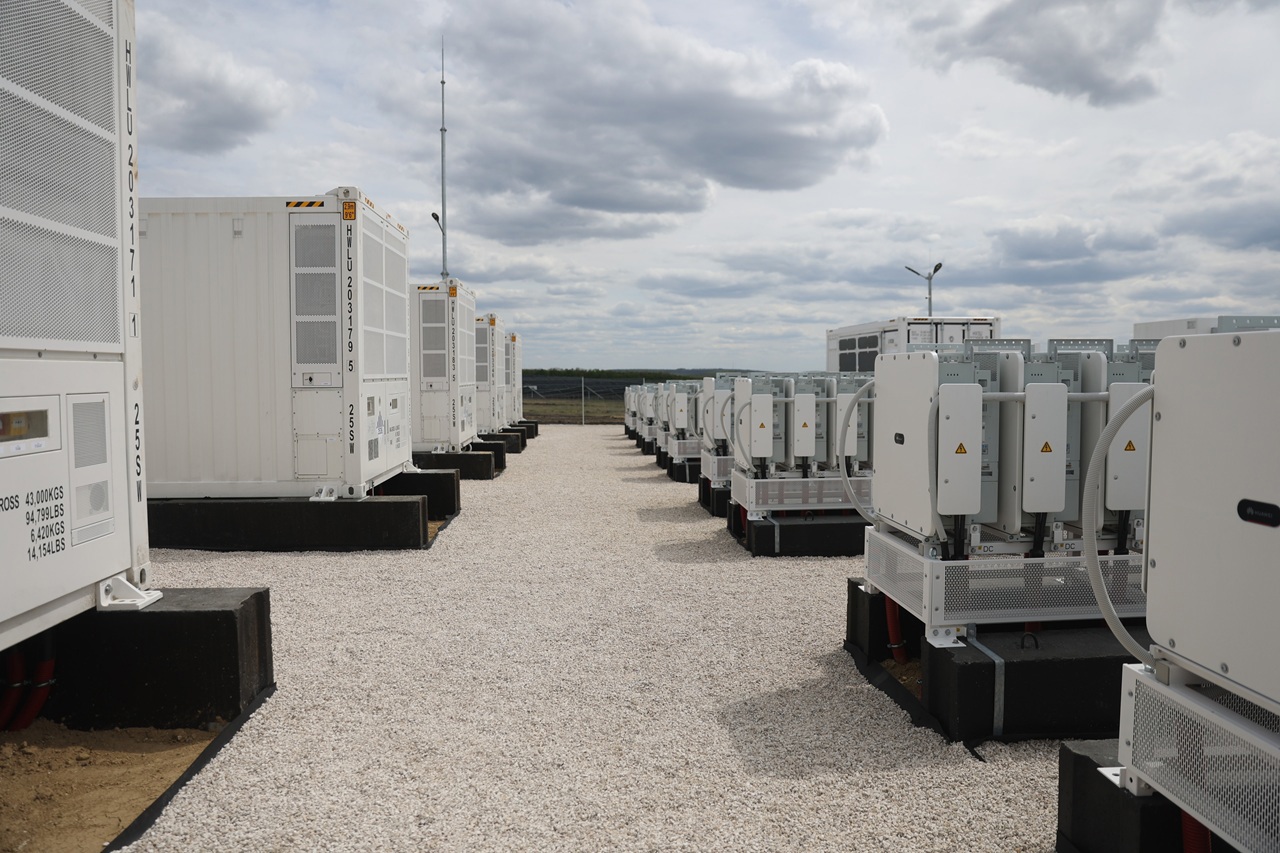La Rădeni a fost lansat cel mai mare sistem de stocare a energiei electrice din țară, cu o capacitate de 60 MWh