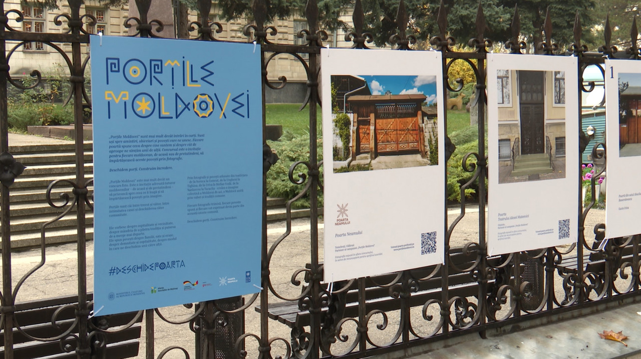 Imaginile celor mai frumoase porți tradiționale, reunite într-o expoziție la Chișinău