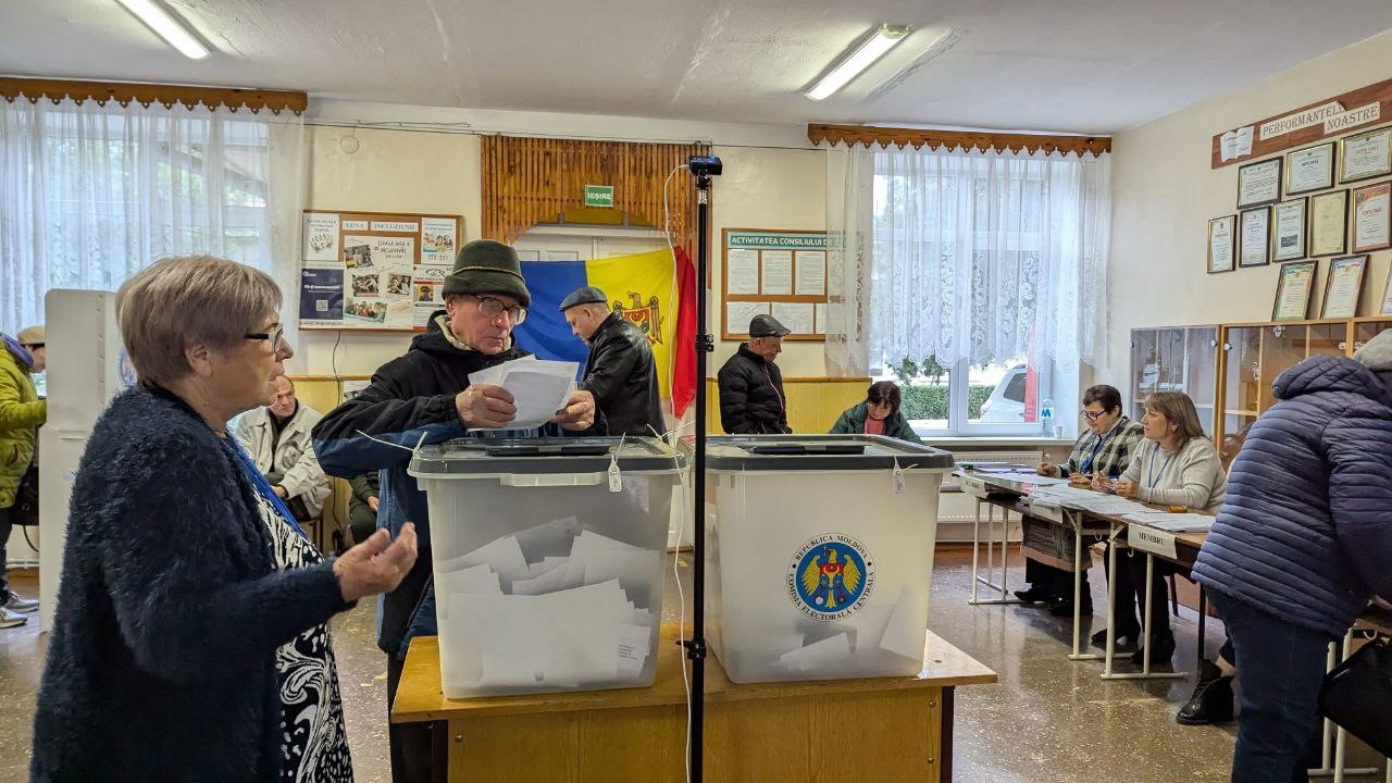 Experți, despre participarea cetățenilor la alegerile prezidențiale și referendum