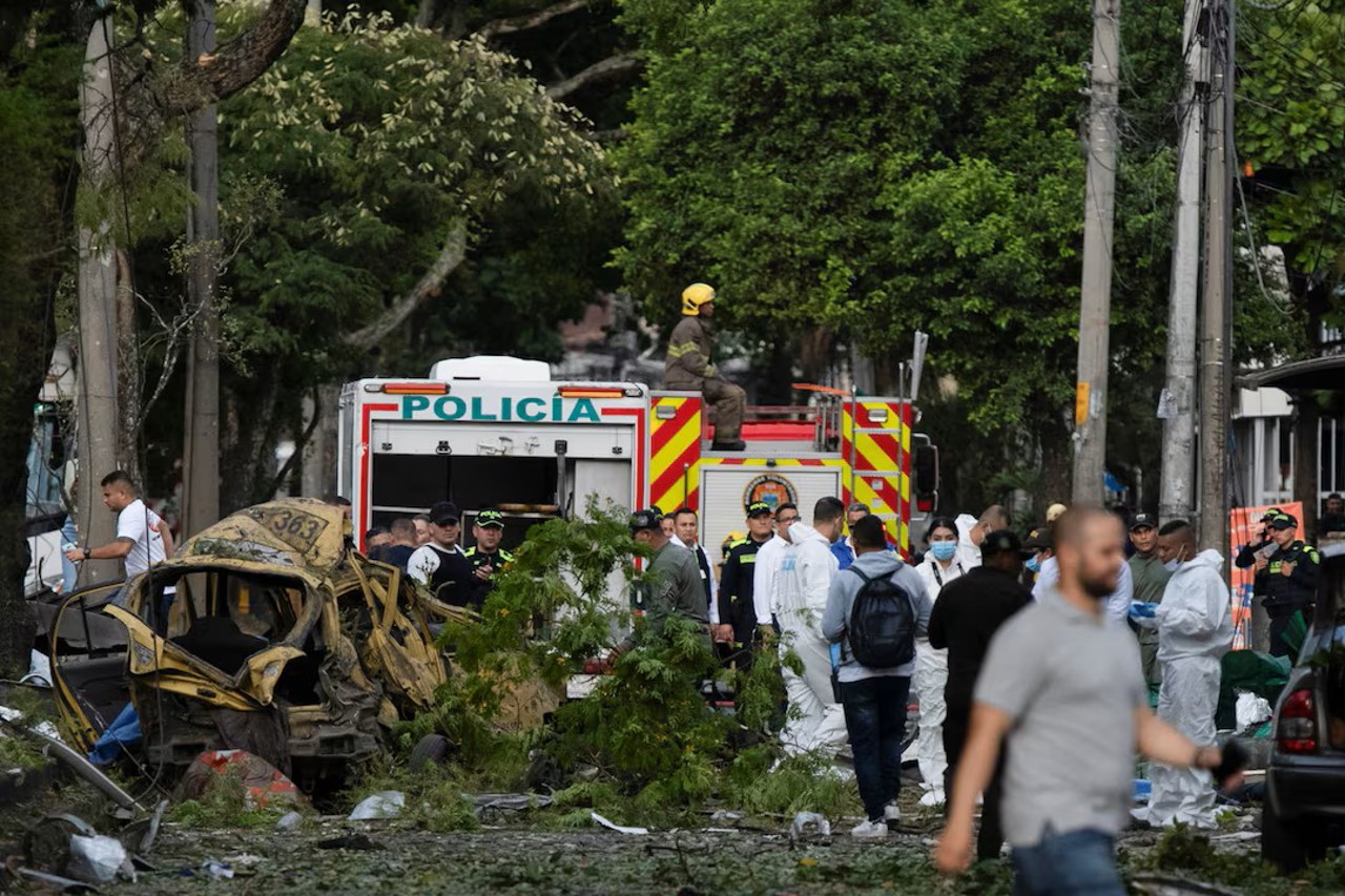 Val de violențe în Columbia: 18 persoane au murit și peste 70 au fost rănite după ce un camion-capcană a explodat și un elicopter al poliției a fost doborât