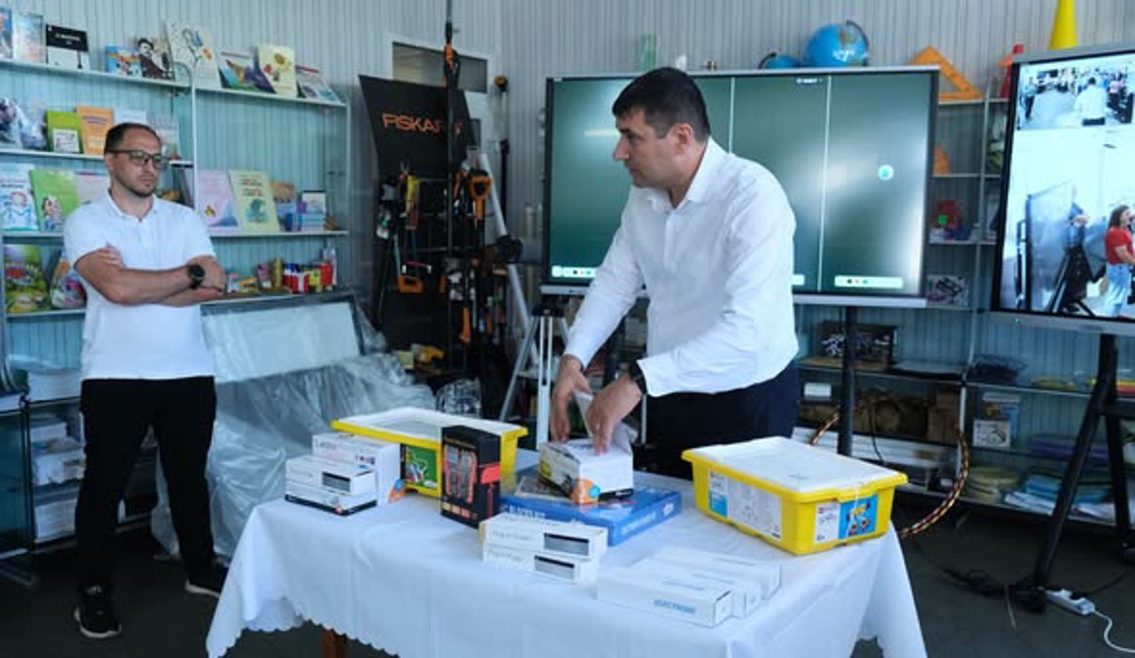 108 schools receive robots, 3D printers and smart labs