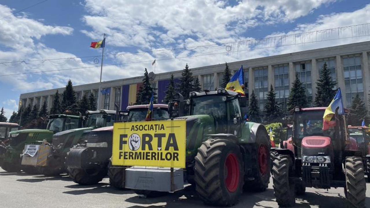 Fermierii ar putea organiza proteste săptămâna viitoare în toată țara, dacă nu vor avea o discuție cu Dorin Recean