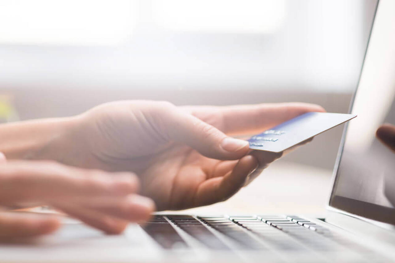 Pacienții cu tuberculoză, care se tratează acasă, vor primi indemnizațiile pe card în 2024