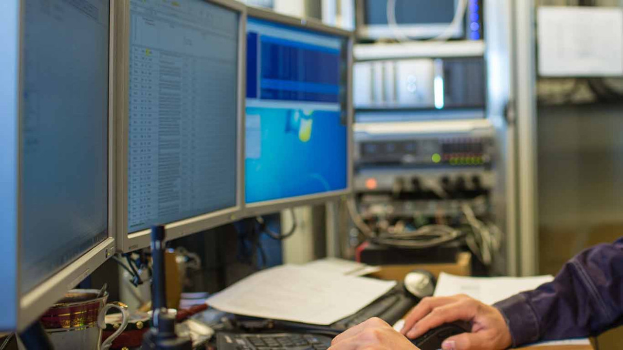 De la recomandări la penalități: Rusia presează companiile să renunțe la software-ul occidental